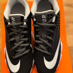 NEW IN BOX Nike Vapor Black and White Baseball Cleats